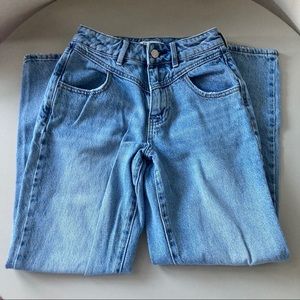 HIGH WAISTED MOM JEANS